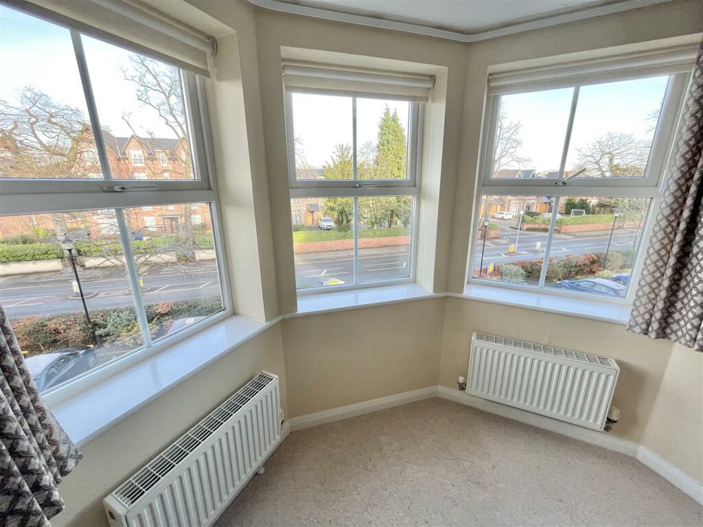 Lounge - Bay Windows