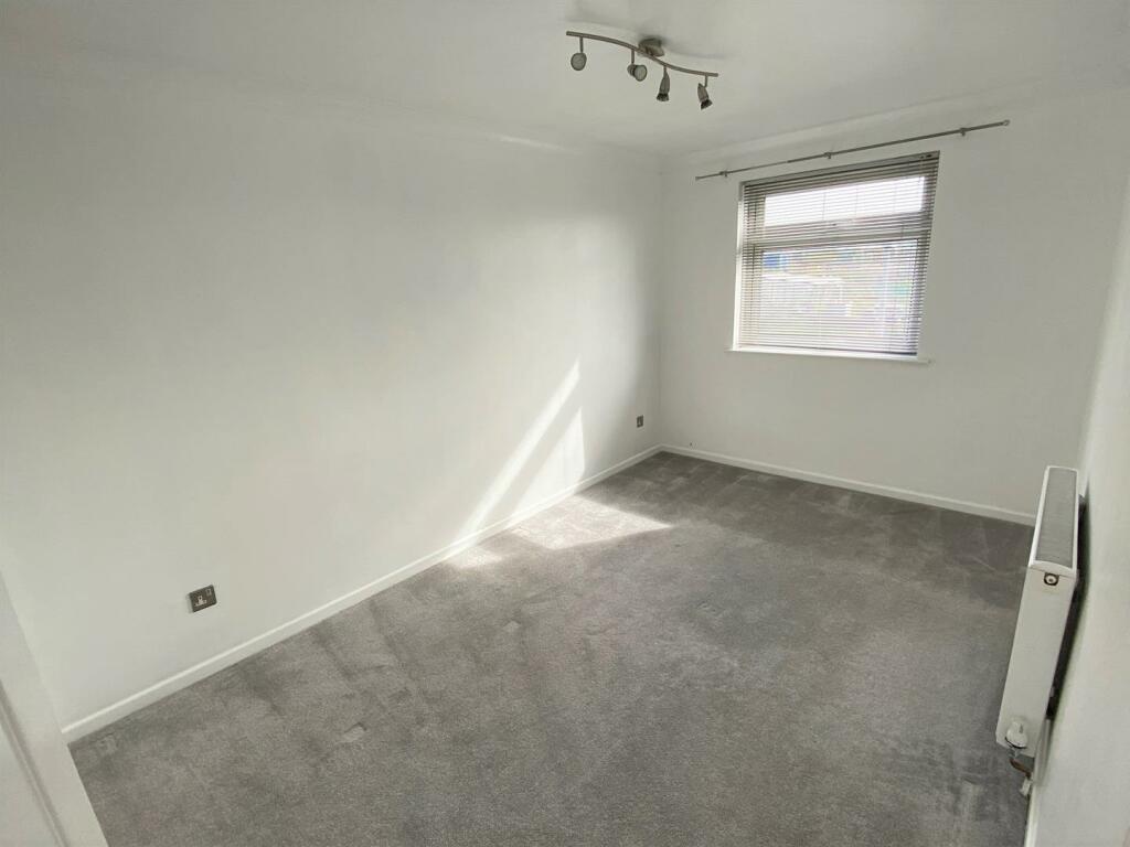40 Reeds Way Bedroom 1