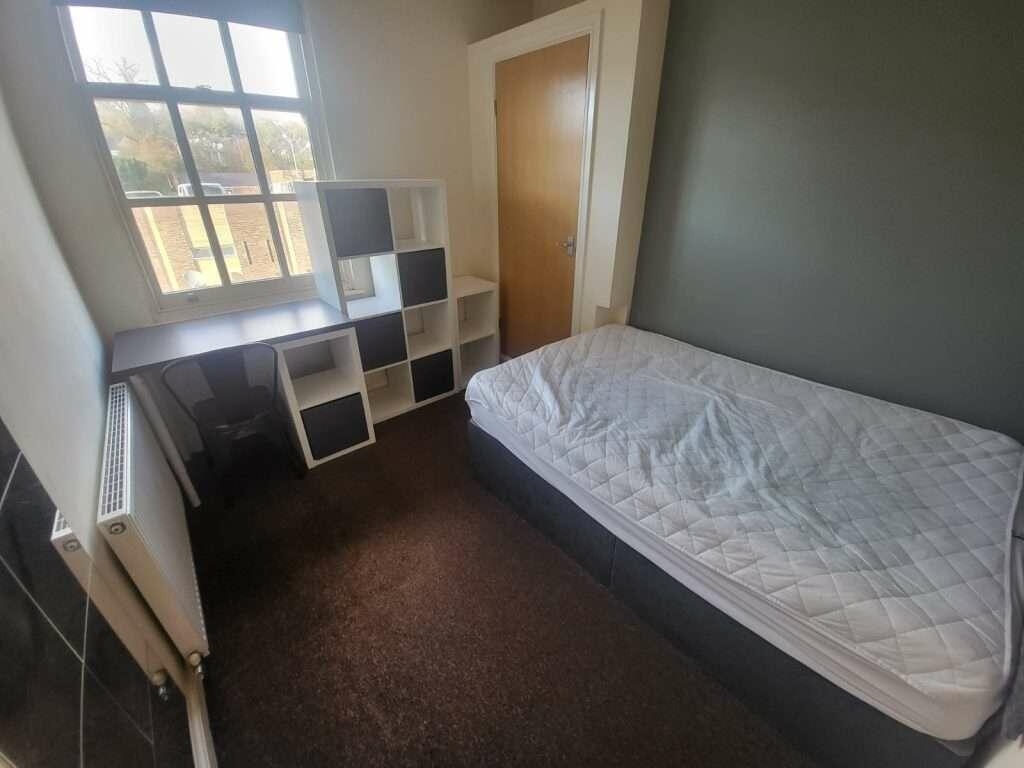 Flat_2_498_Glossop_Road