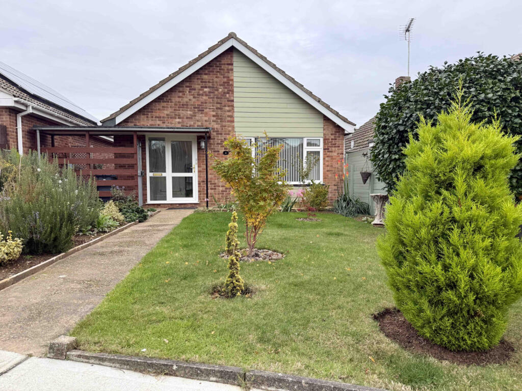 2 Bedroom Detached Bungalow For Sale