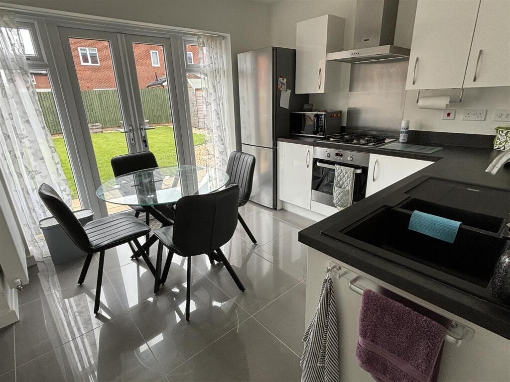 Dining kitchen
