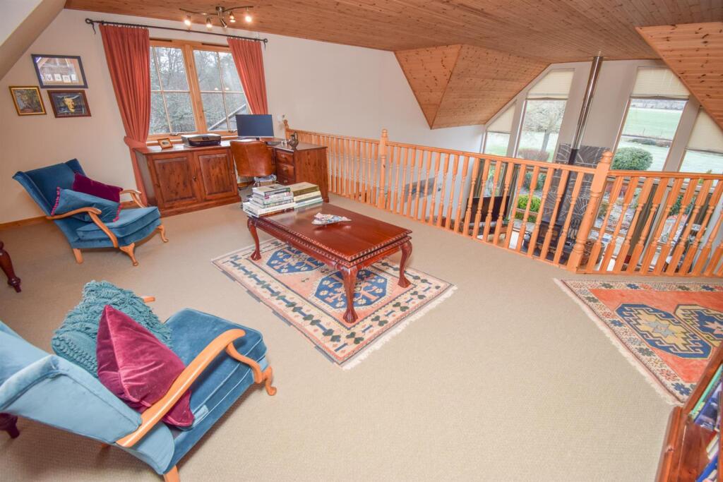GALLERY LANDING