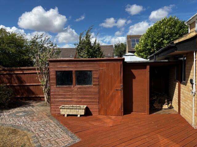 27 Mayfield shed and woodstroe