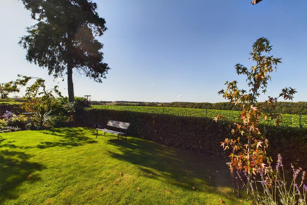 CAM01689G0-PR0426...