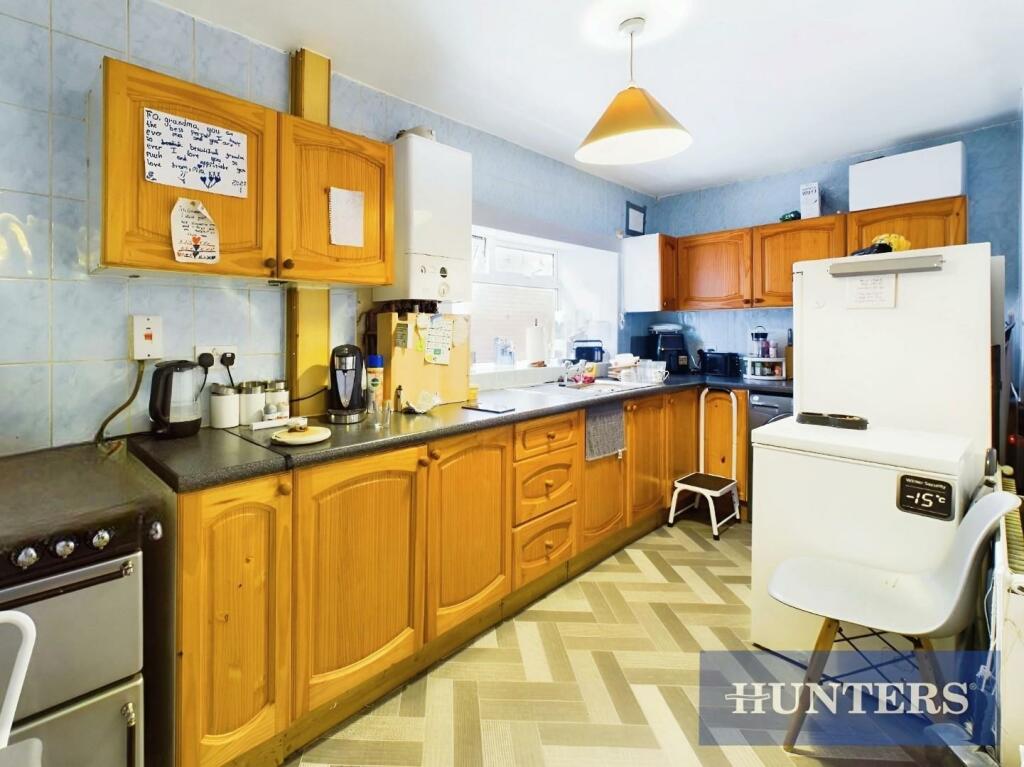 Kitchen 2.jpg