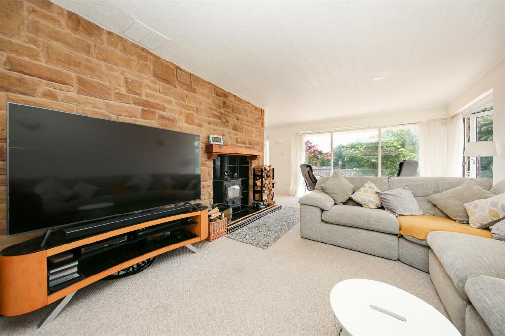 5 Living Room.jpg