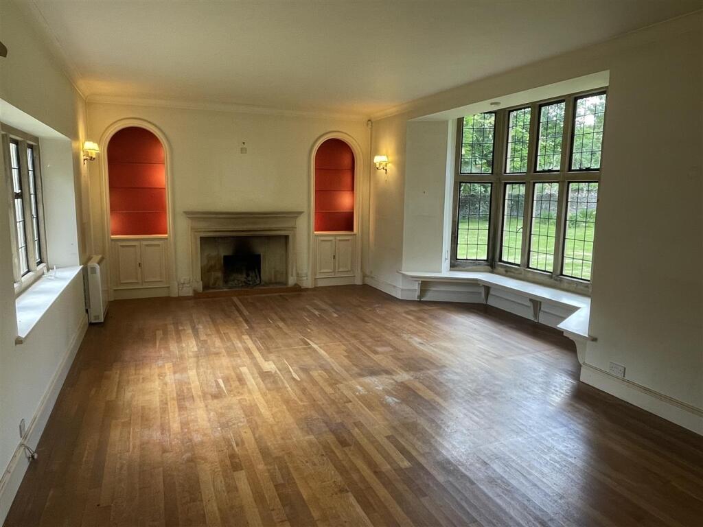 Reception Room 1.JPG