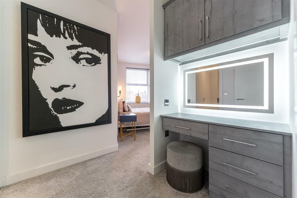 39 Royal House, Princes Gate - by Frame Studio 047