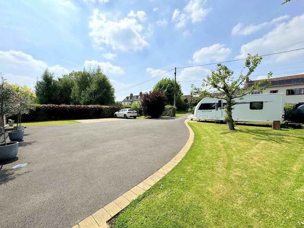Driveway with lots of parking