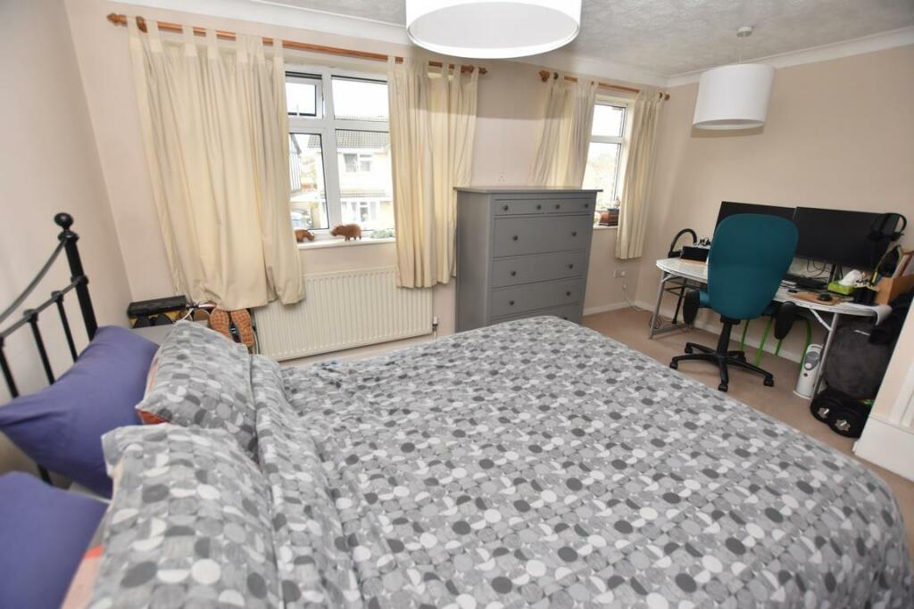 MAIN BEDROOM