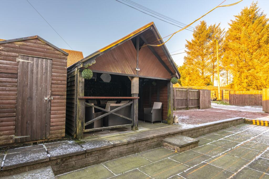 Workshop/ External Garden Space