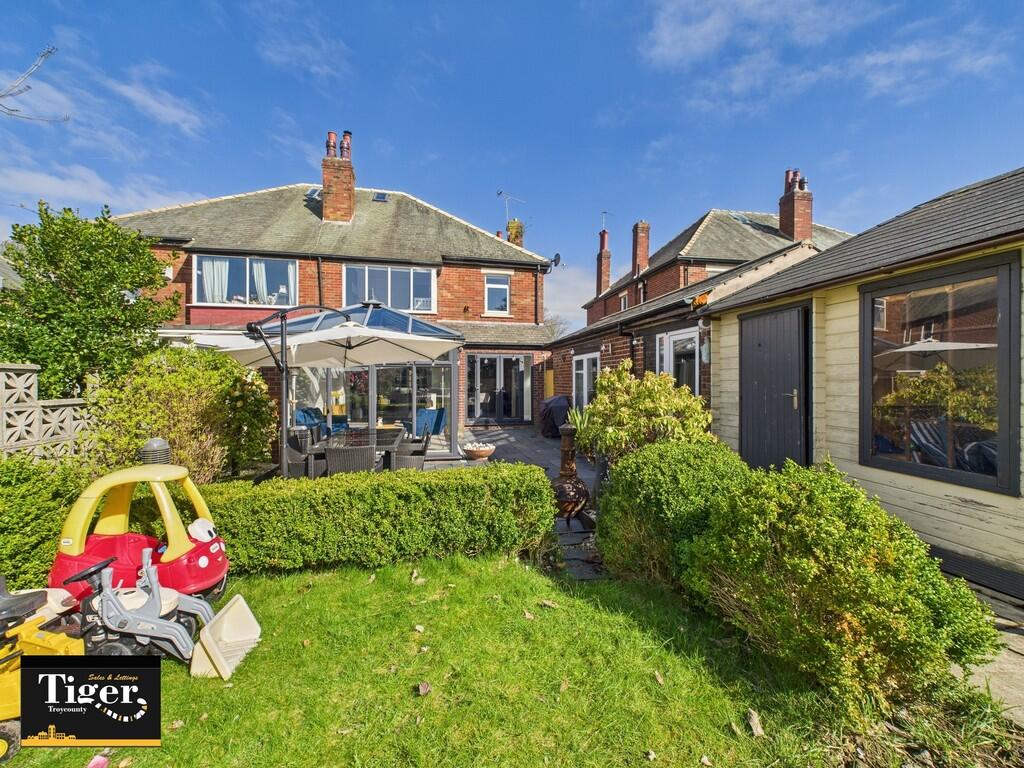 CAM02176G0-PR0528...