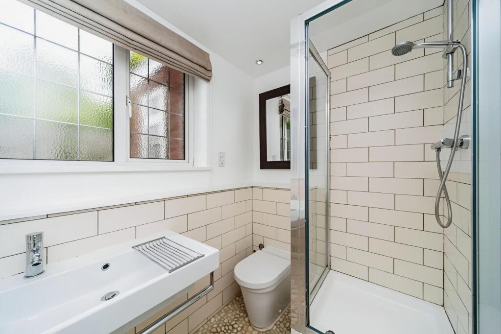 Bathroom2.jpg