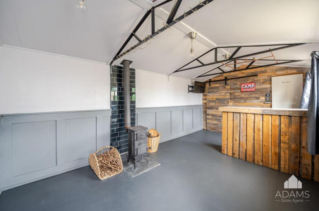 Garage/Workshop