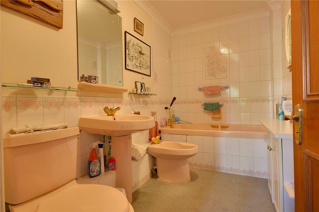 En-Suite Bathroom
