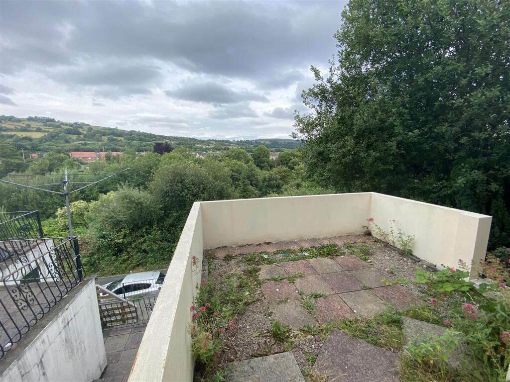 4RT Front of House View.JPG