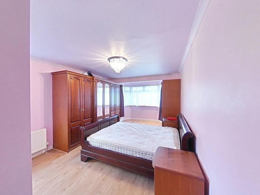 Bannister close (...