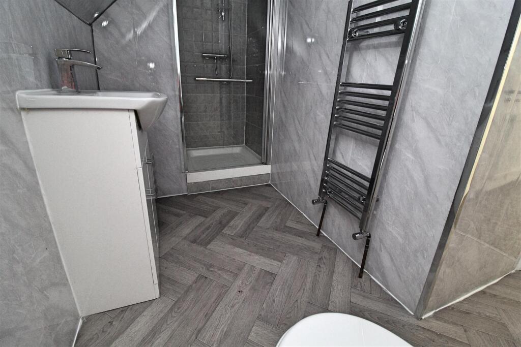 Loft Room (En-Suite Shower Room)