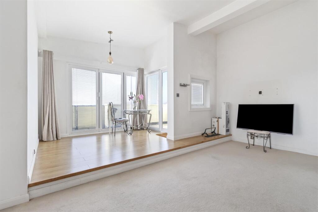 wells court, 11-007.JPG