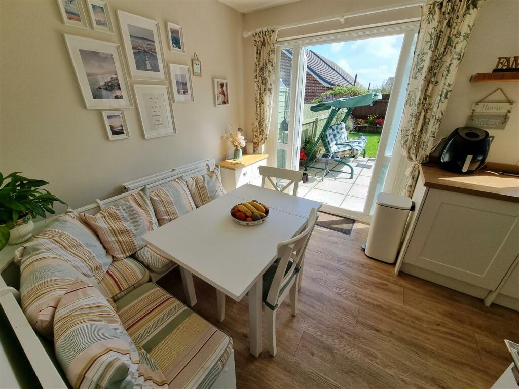 Dining Area.jpg