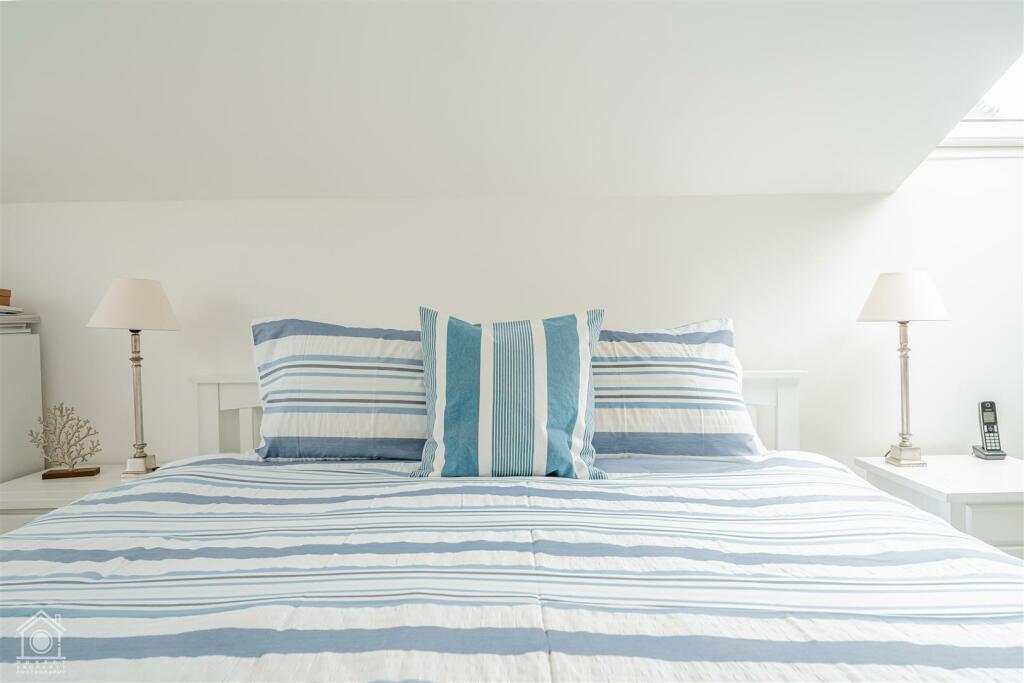 7 Ariel Close-45.jpg