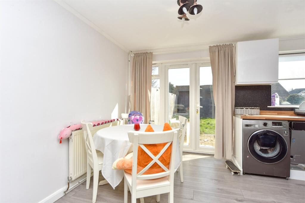 Lounge/ Dining Area