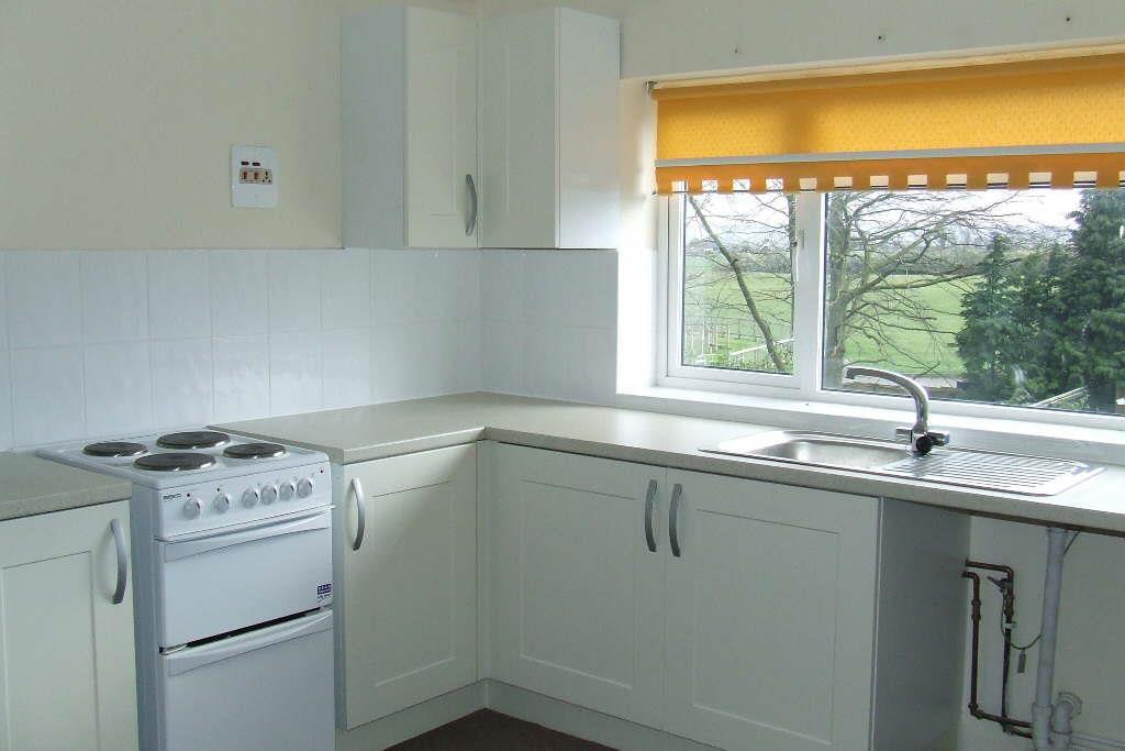 KITCHEN / DINING AREA