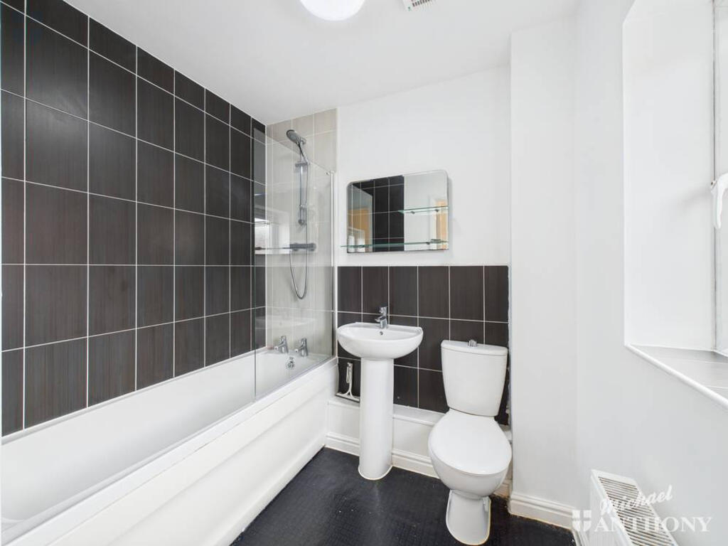 CAM03218G0-PR0803-STILL004-thumbnail-h750-70