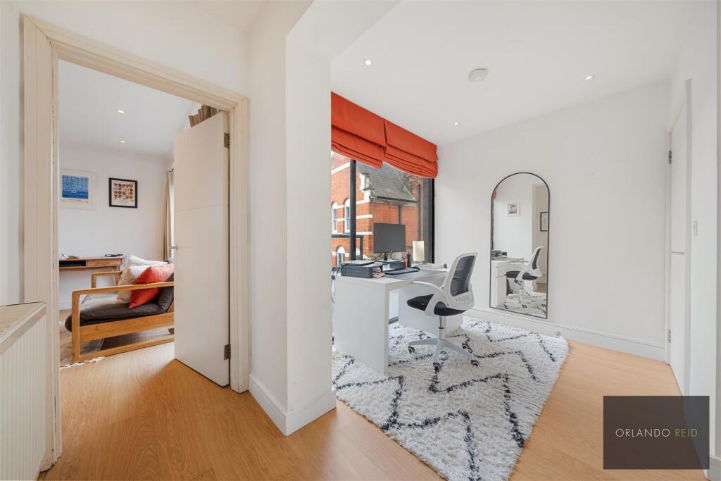 Flat 4, 559 Wandsworth Road SW8 3JD-7.jpg