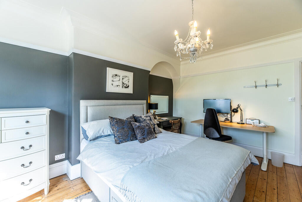 34 Warwick Road 0...