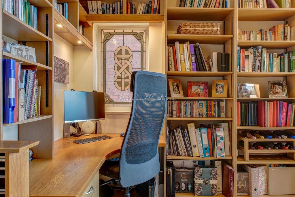 Llandennis Road, Cyncoed, HernCrabtree (12).jpg