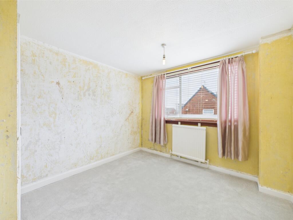 CAM02386G0-PR0128-STILL015