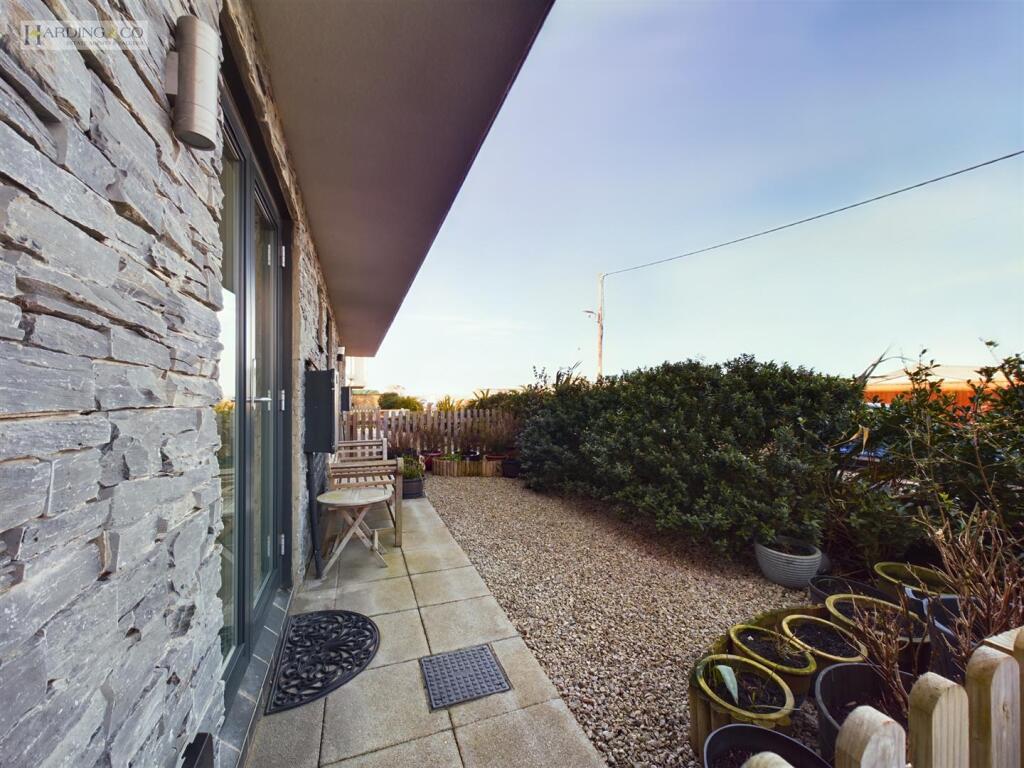Front Garden .1.jpg