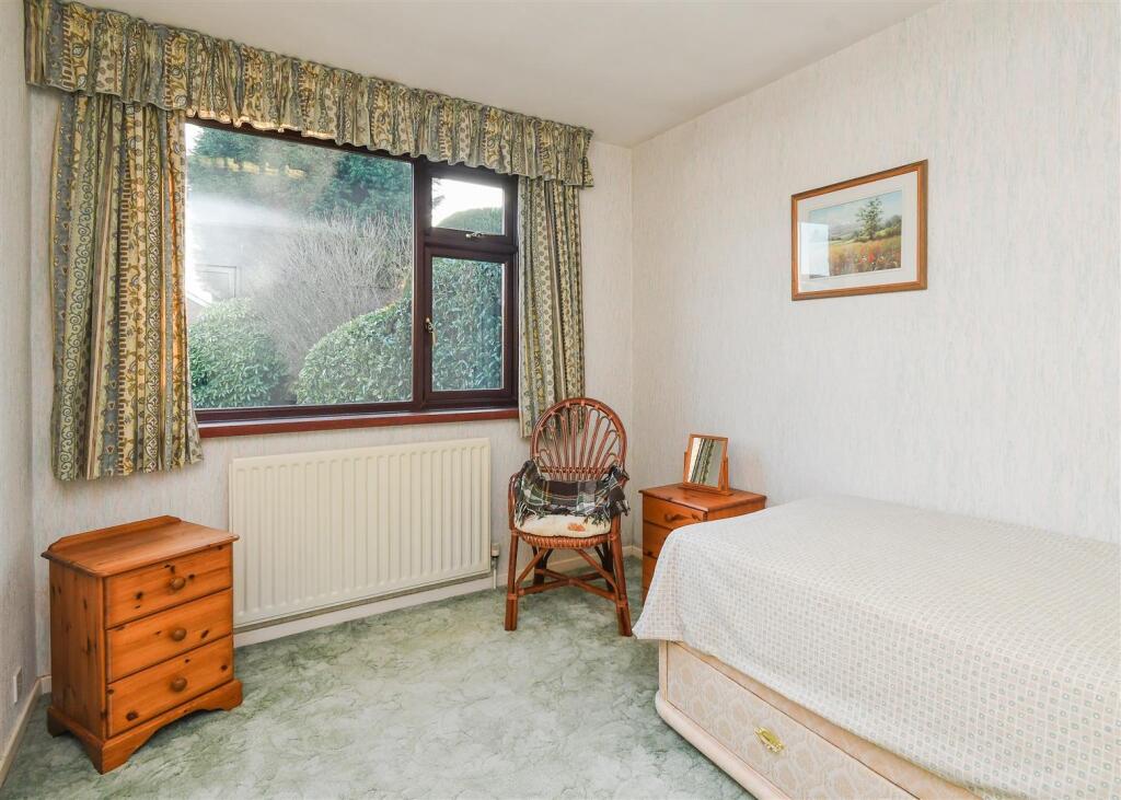 2 Green Acres - Bedroom 2.jpg