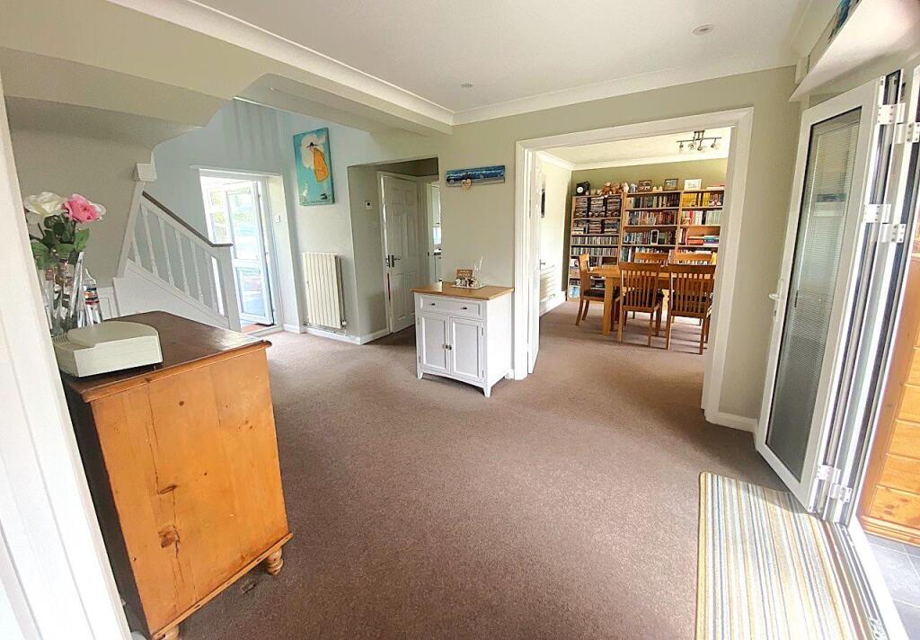 27 de la Warr Road - Hall1.jpg