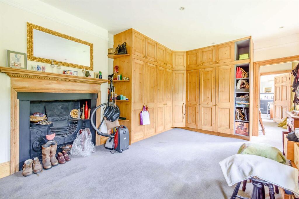8508160-interior45-800.jpg