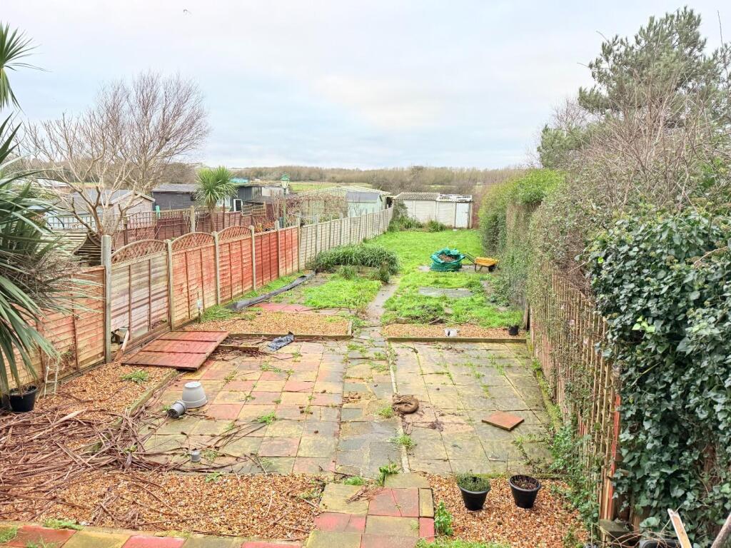 366 Bexhill Road gdn.JPG