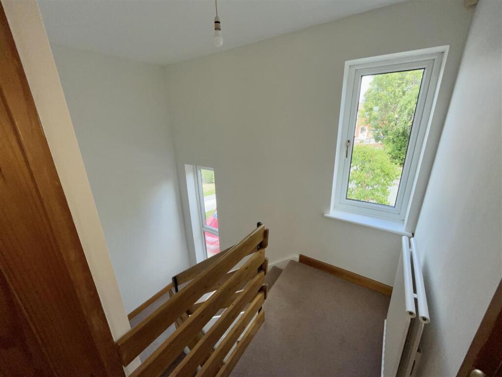 FIRST FLOOR LANDING