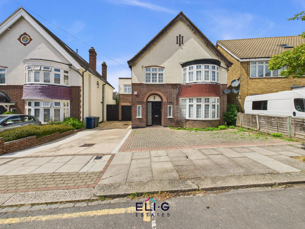 Large detached 4-5 bedroom house available right 