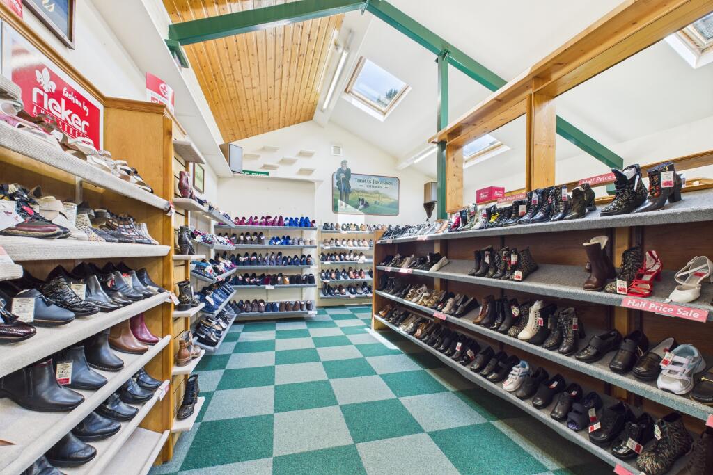 CAM04201G0-PR0094-STILL022