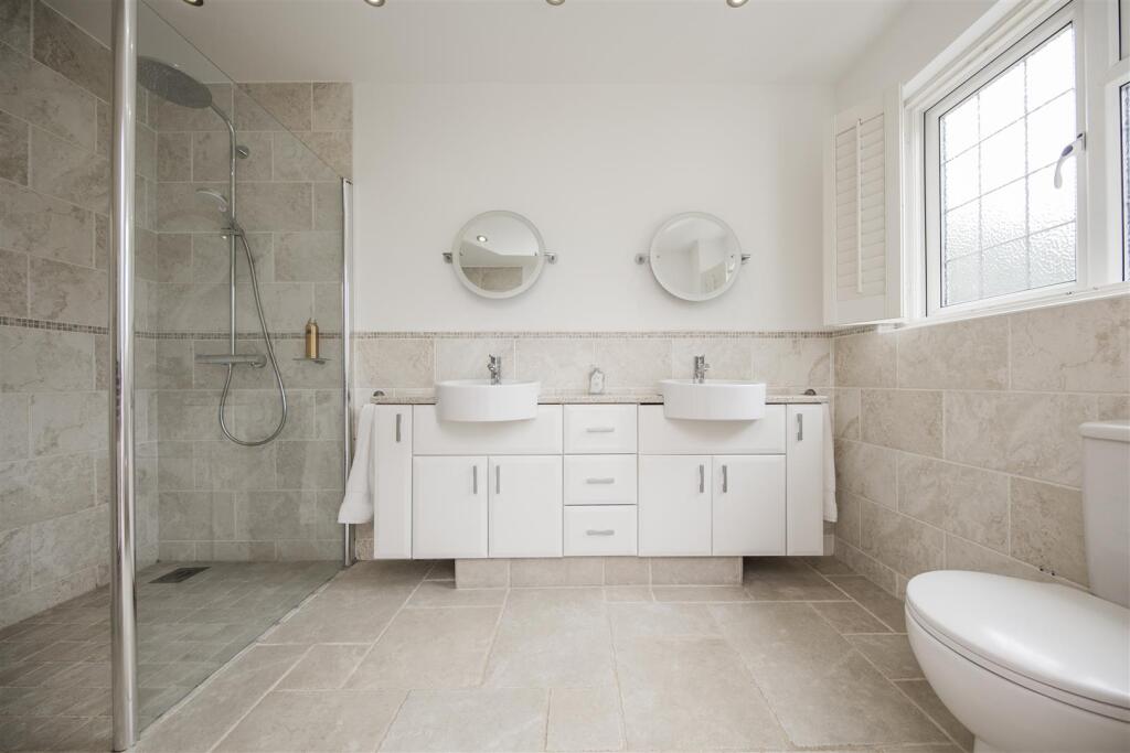 Modern Ensuite shower room