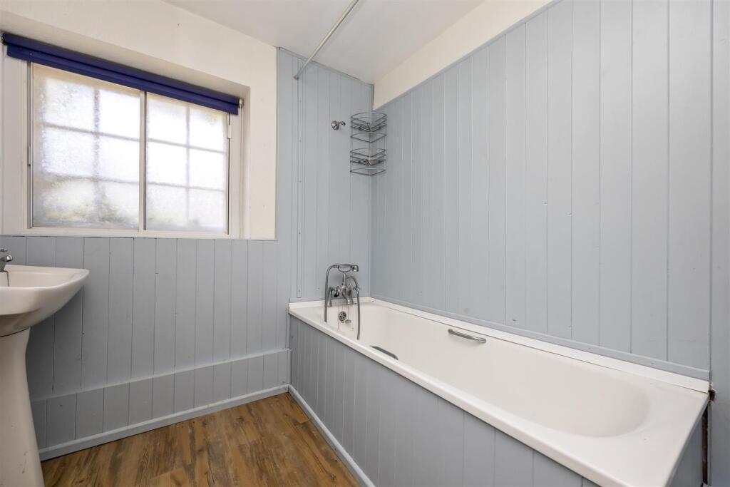 G/f Family Bathroom