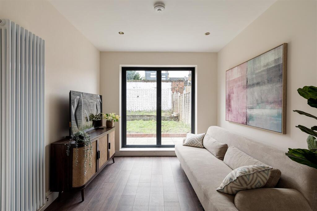 Leasowes Road E10