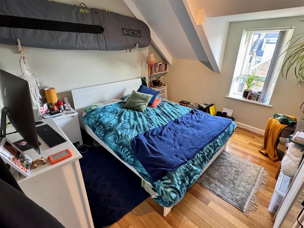 15 Tolcarne Road Bedroom