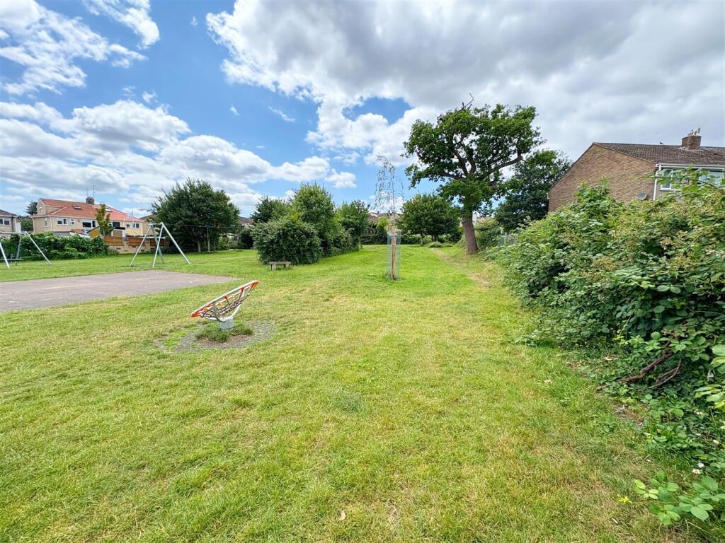 Deerswood Park (1).jpg