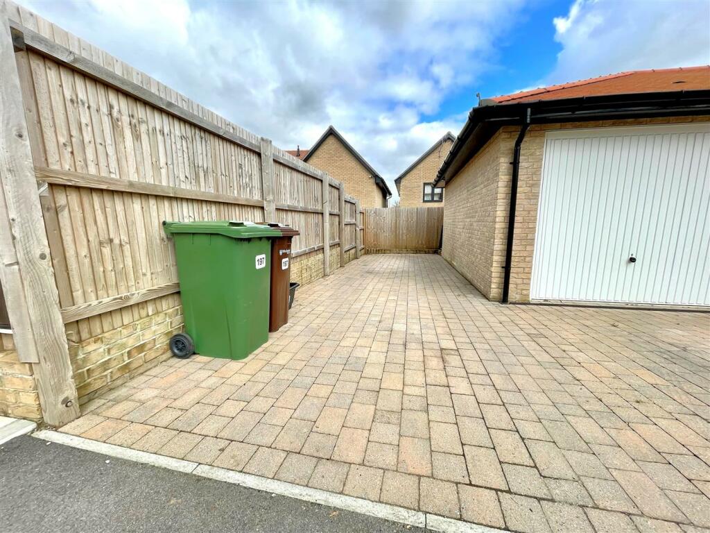 driveway.jpg