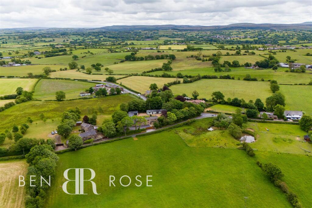 Aerial View - Surroundings