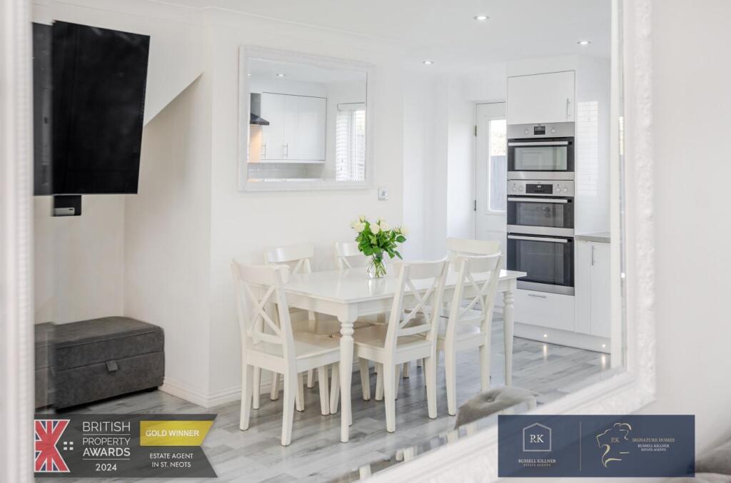 Kitchen Family Room.