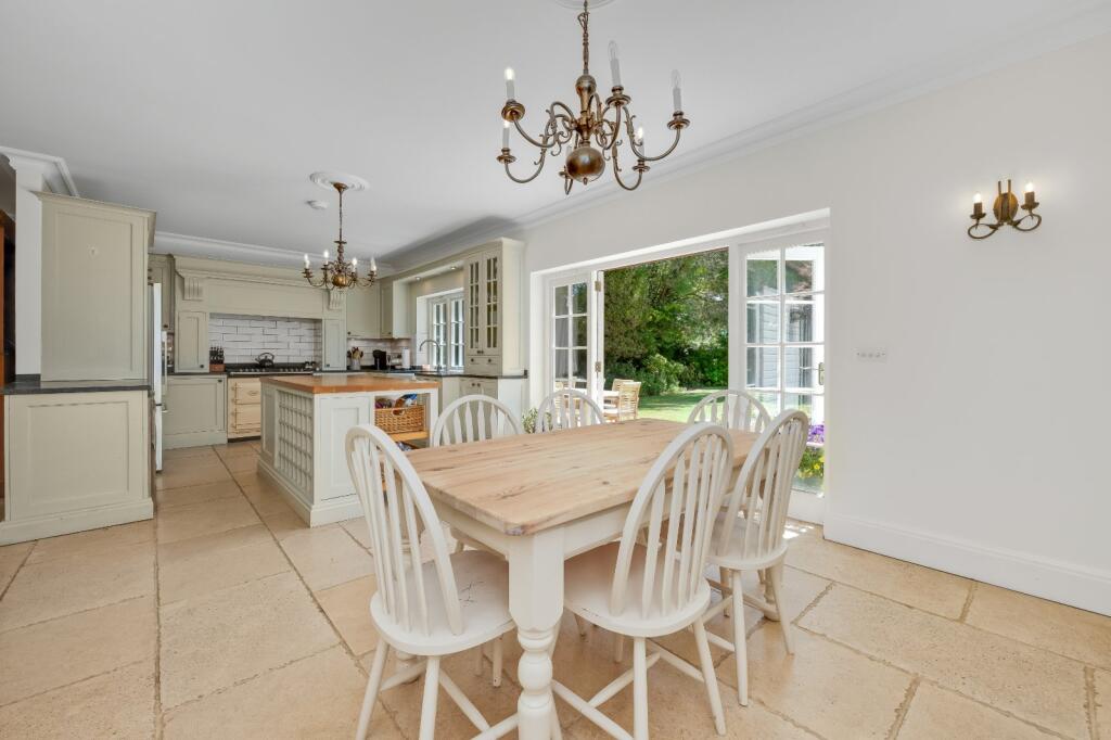 Kitchen/Breakfast Rm