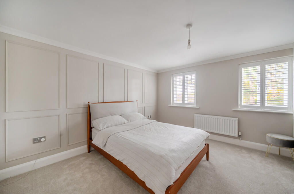 1372368-11-6900d2...